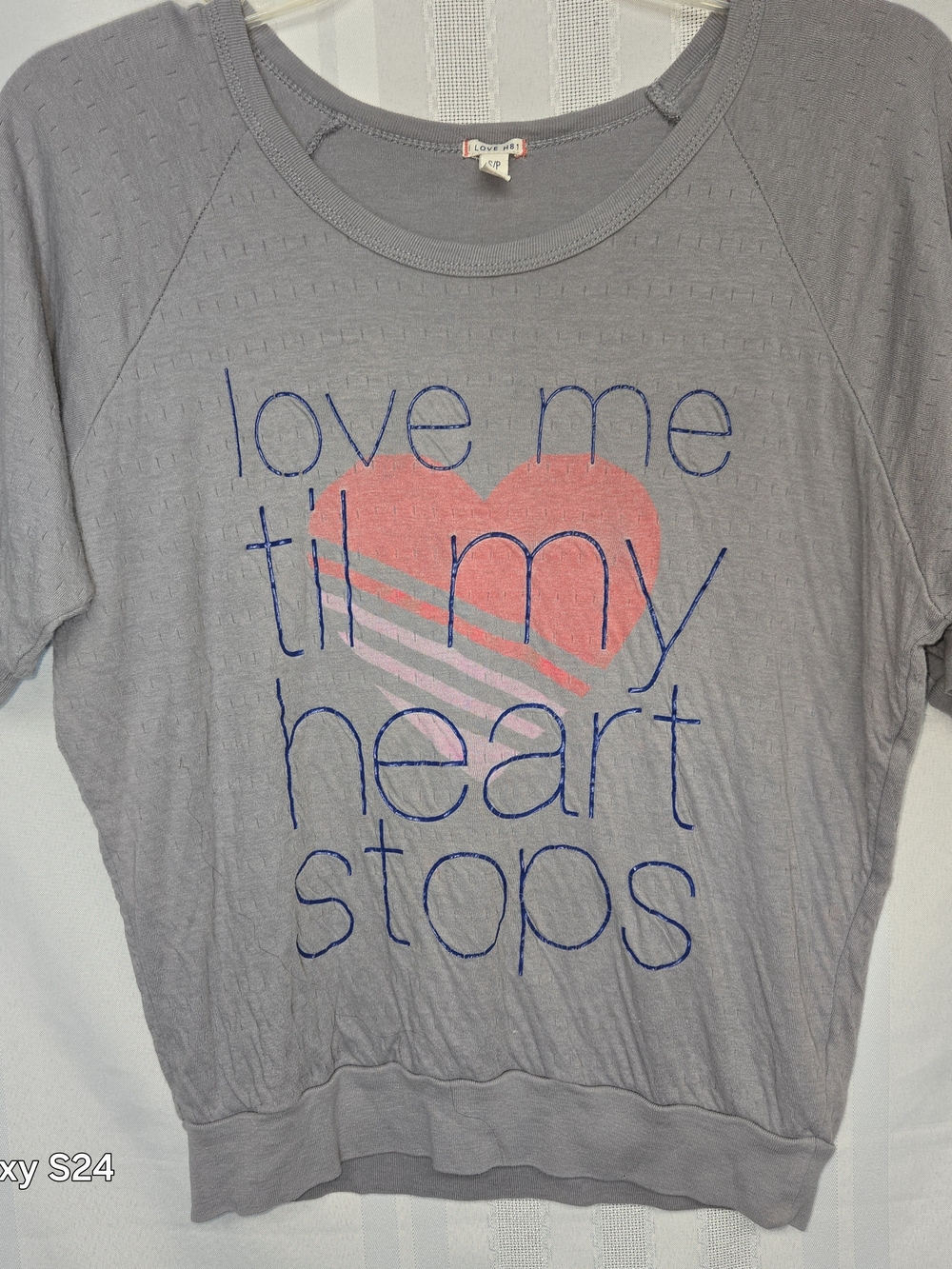 Love  H 81 TOP Graphic Pullover Sweatshirt - Gray with Pink Heart SIZE S/P